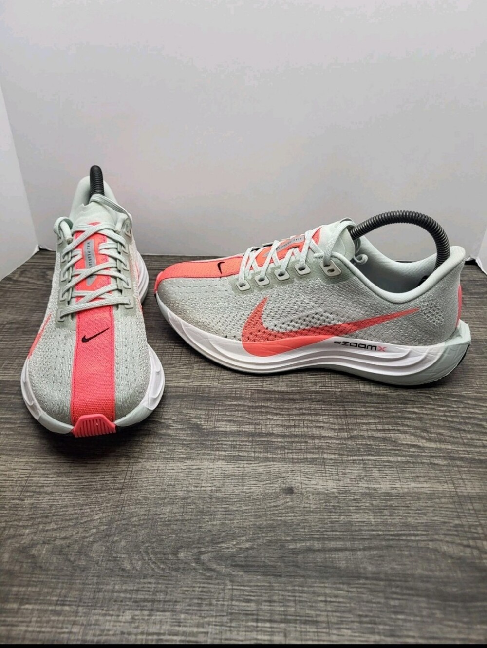 Nike Pegasus Plus Womens 7.5 Running Shoes Barely Grey Hot Punch FQ7261-001